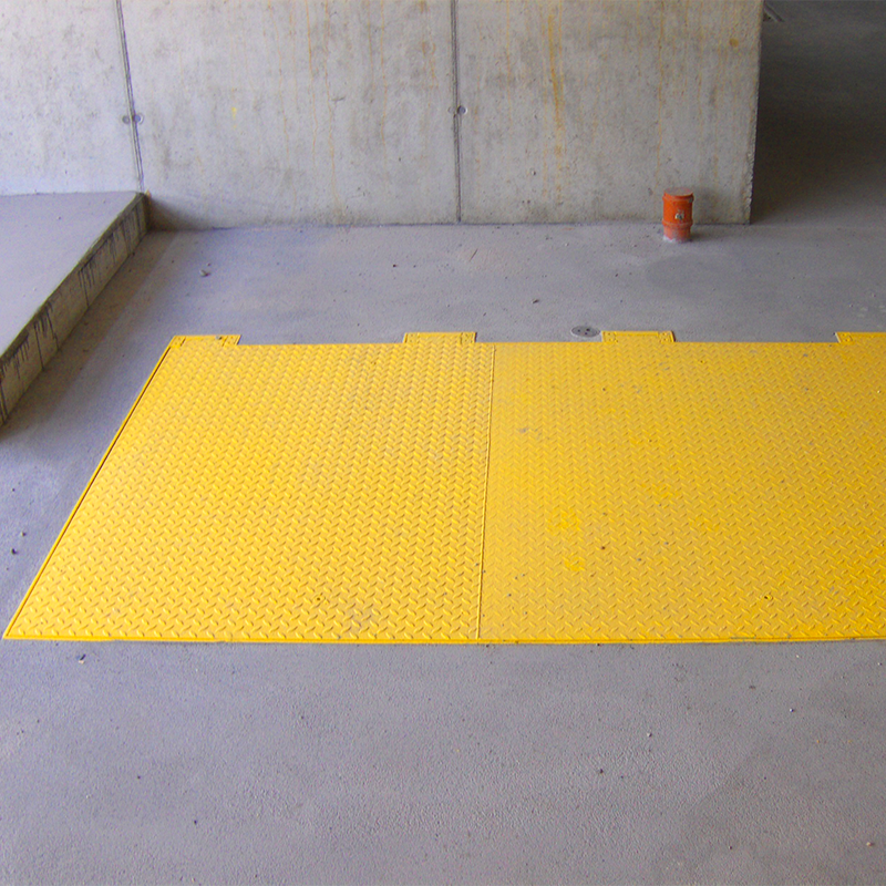 Porte a pavimento con sistema idraulico (A15)